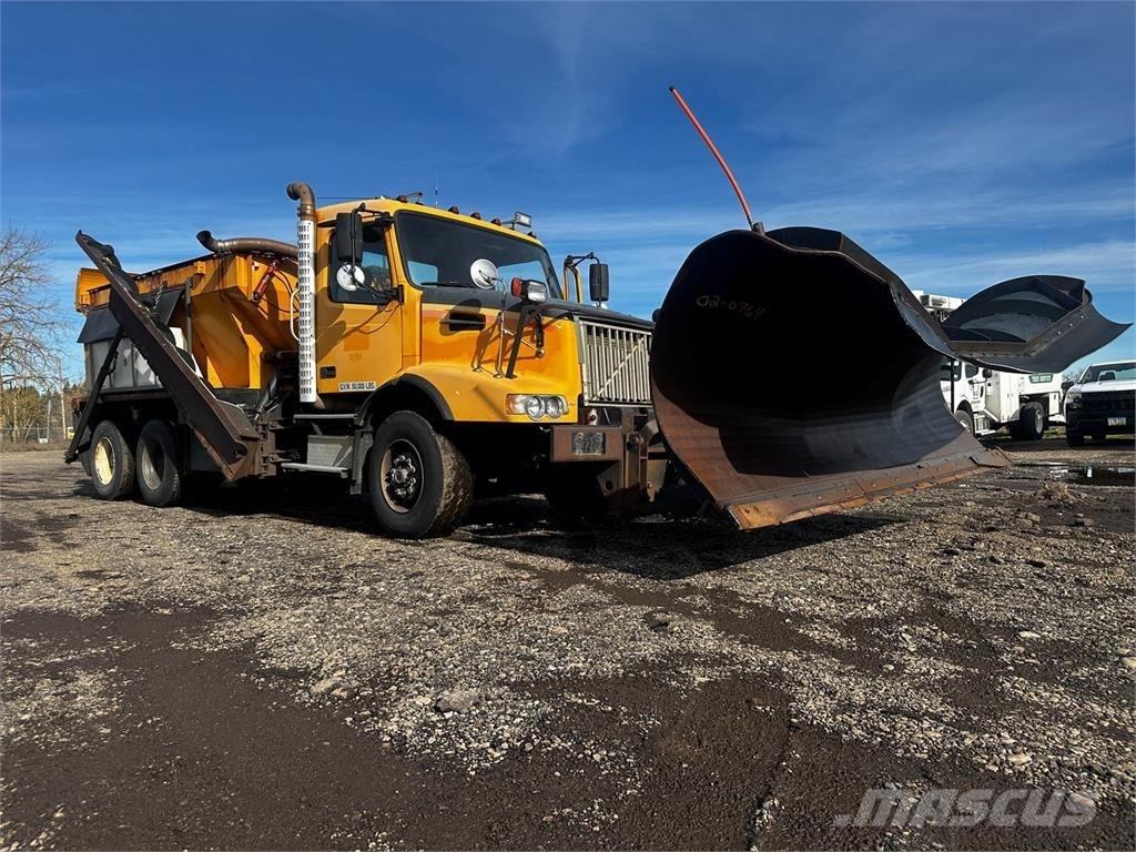 Volvo VHD 刮雪板和犁