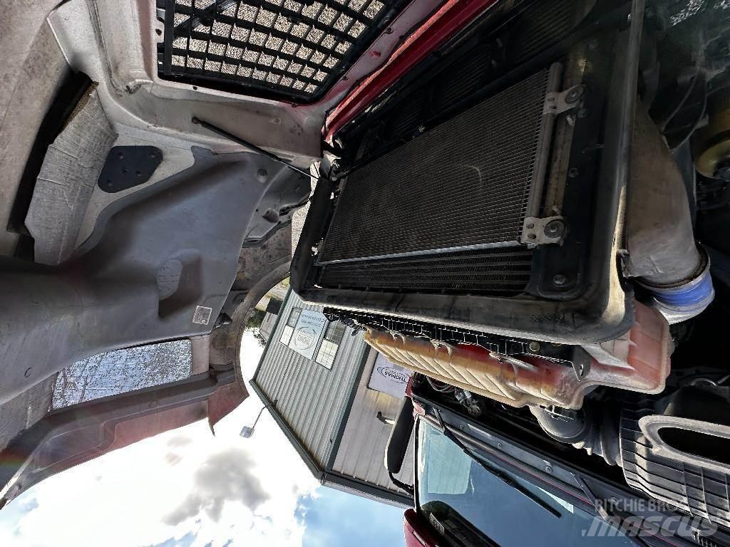 Volvo VNL 散熱器/水箱