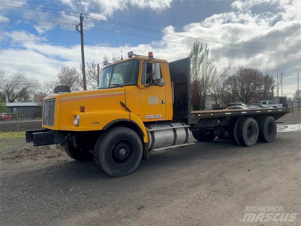 Volvo WG64 傾卸式卡車