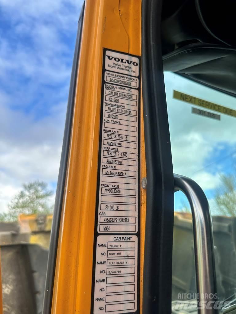 Volvo WG64 傾卸式卡車