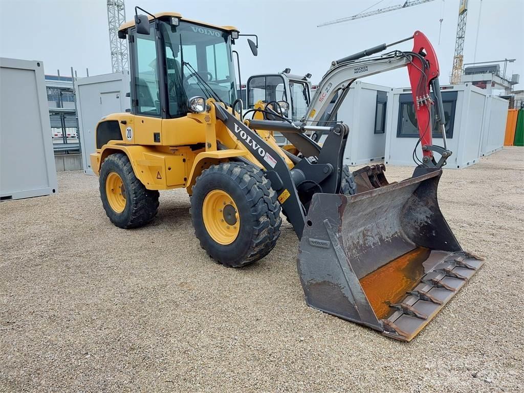 Volvo L30G 輪胎式裝載機