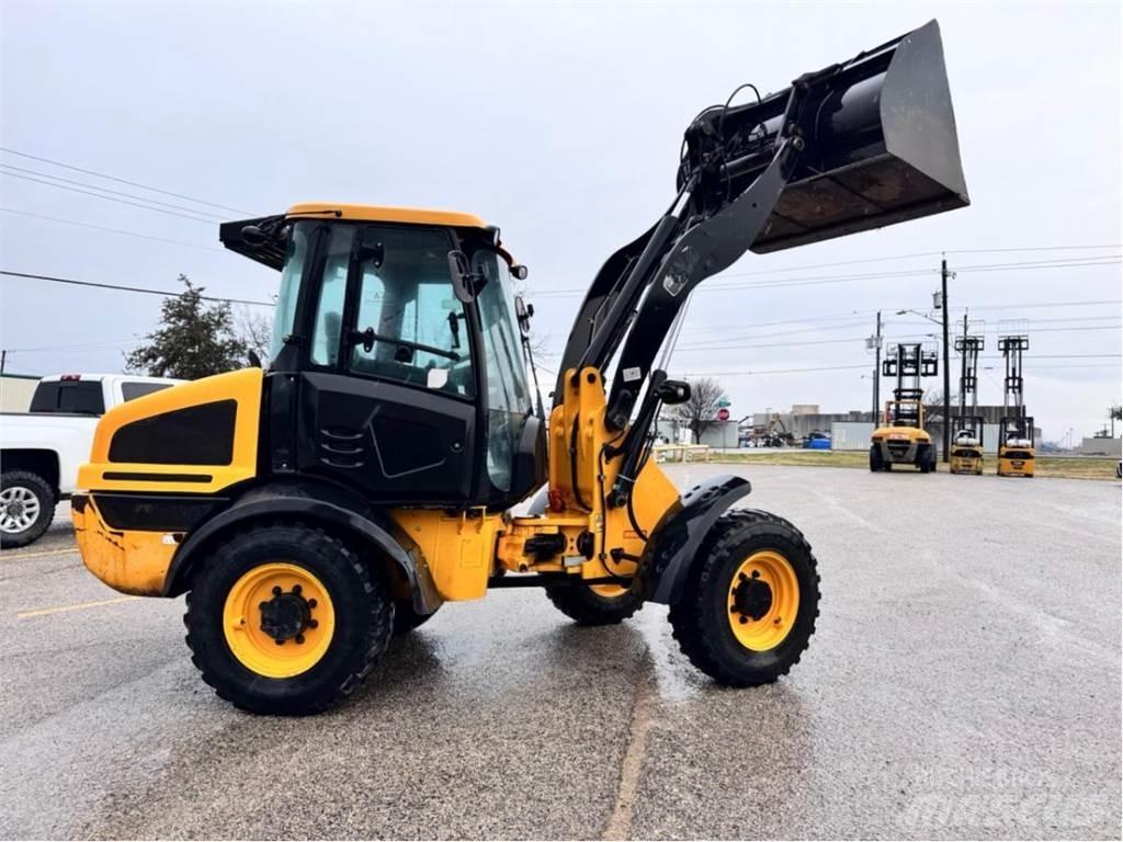 JCB 409 輪胎式裝載機