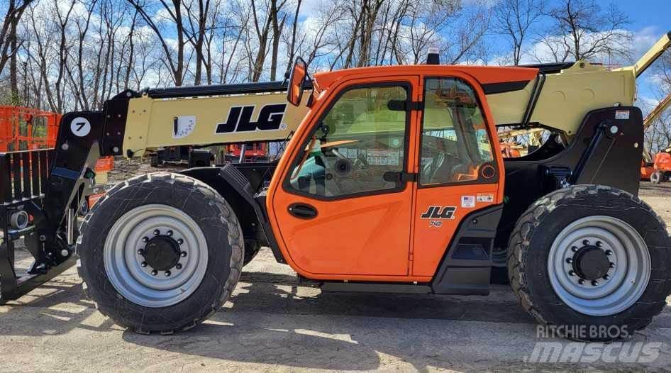 JLG 742 伸縮臂操作車