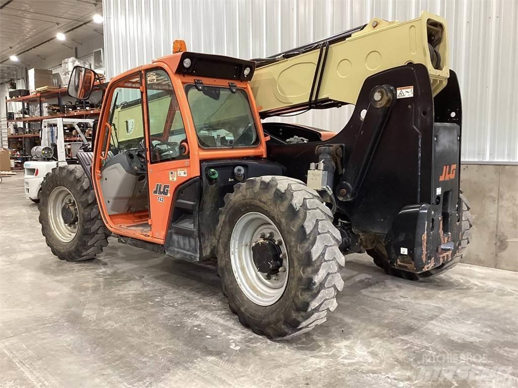 JLG 742 伸縮臂操作車