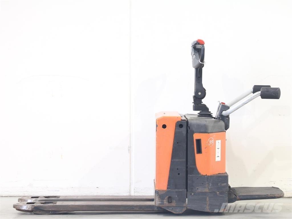 BT LPE200/8 行走控制式堆積機