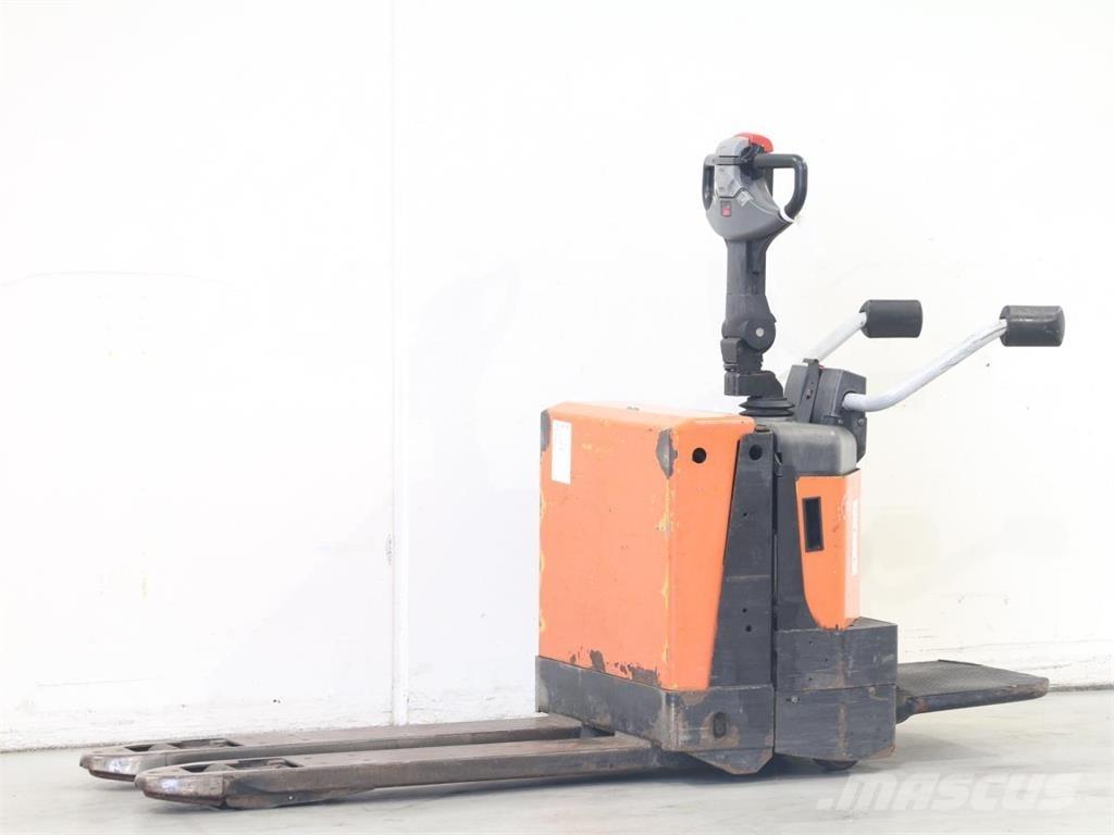 BT LPE200/8 行走控制式堆積機
