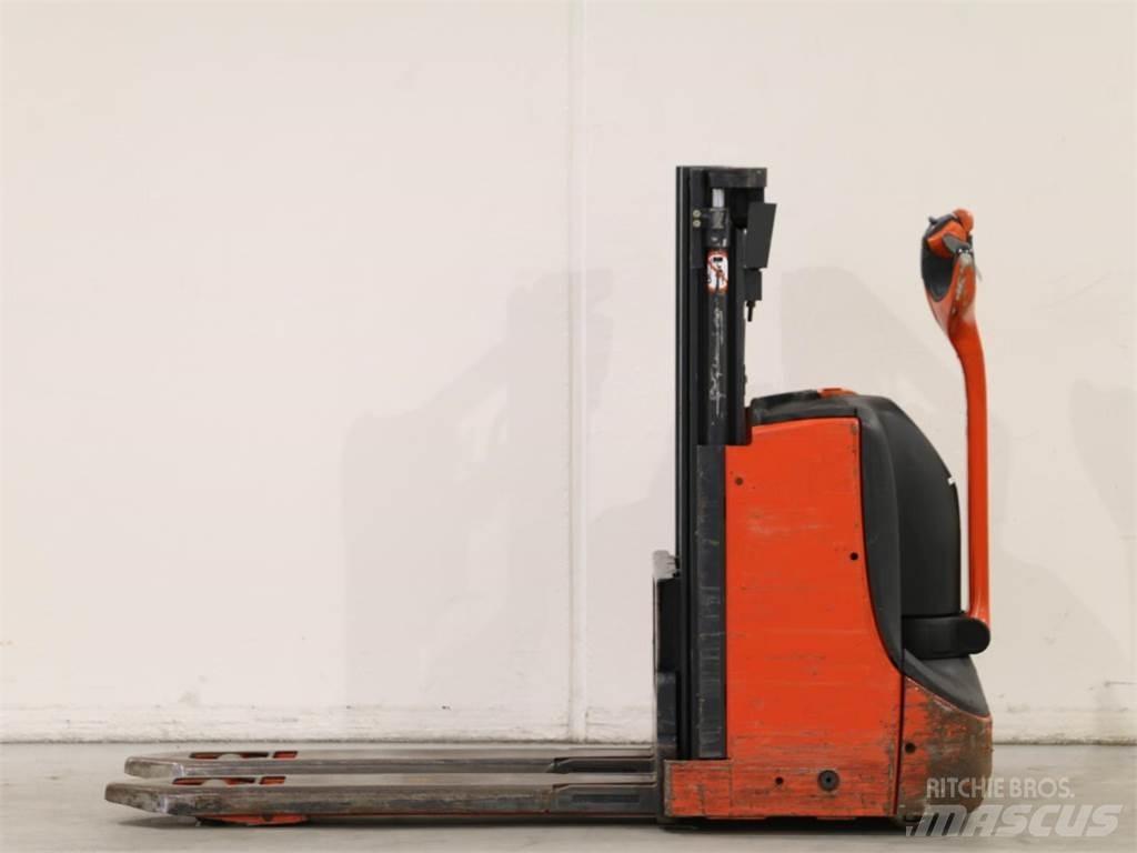 Linde D06/1160 行走控制式堆積機