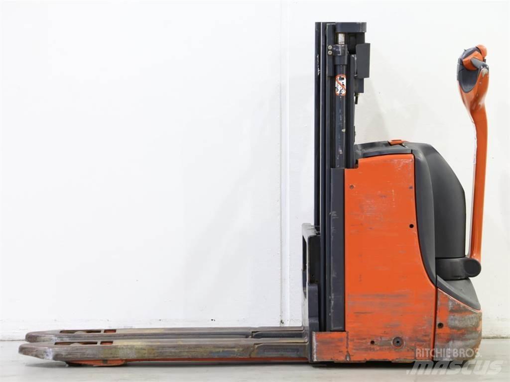 Linde D06/1160-00 行走控制式堆積機