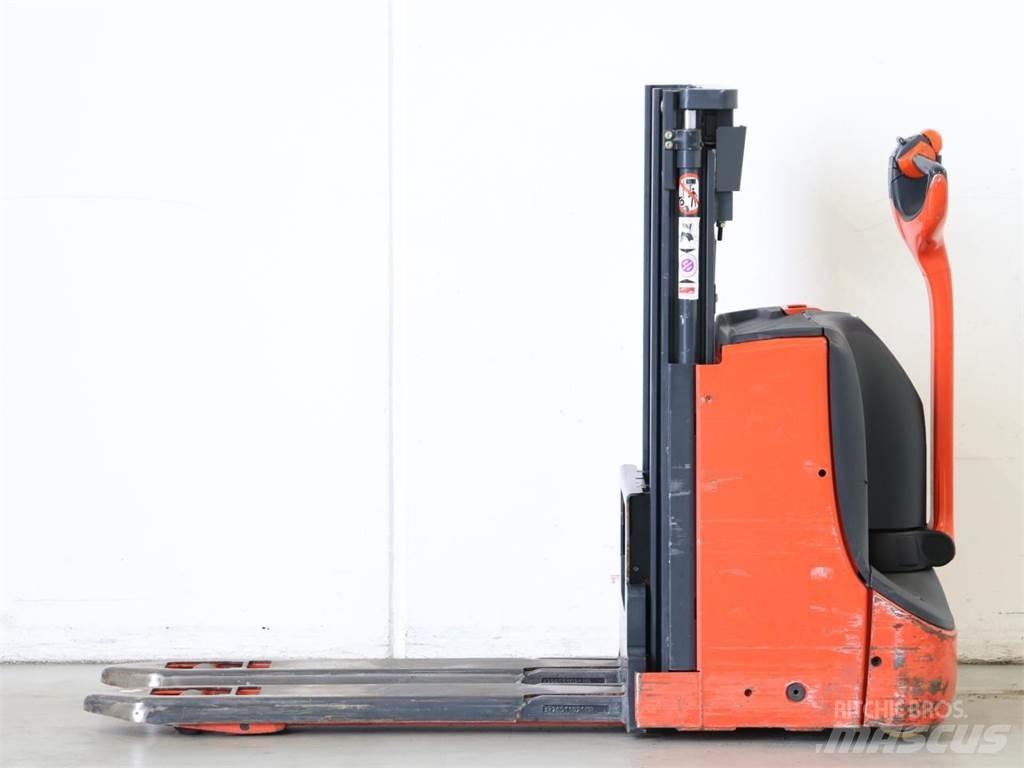 Linde D06/1160-00 行走控制式堆積機