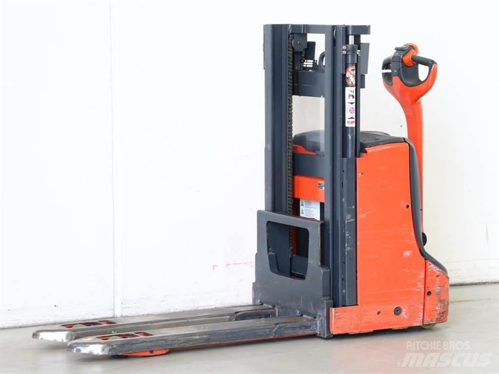Linde D06/1160-00 行走控制式堆積機