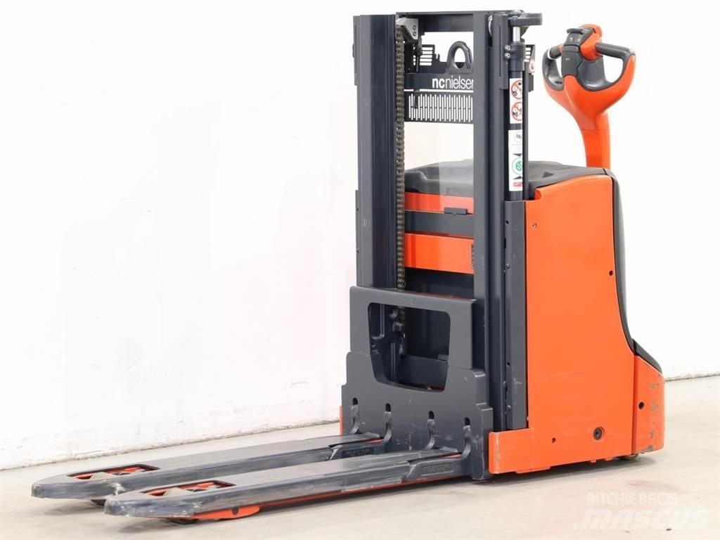 Linde D08/1160 行走控制式堆積機