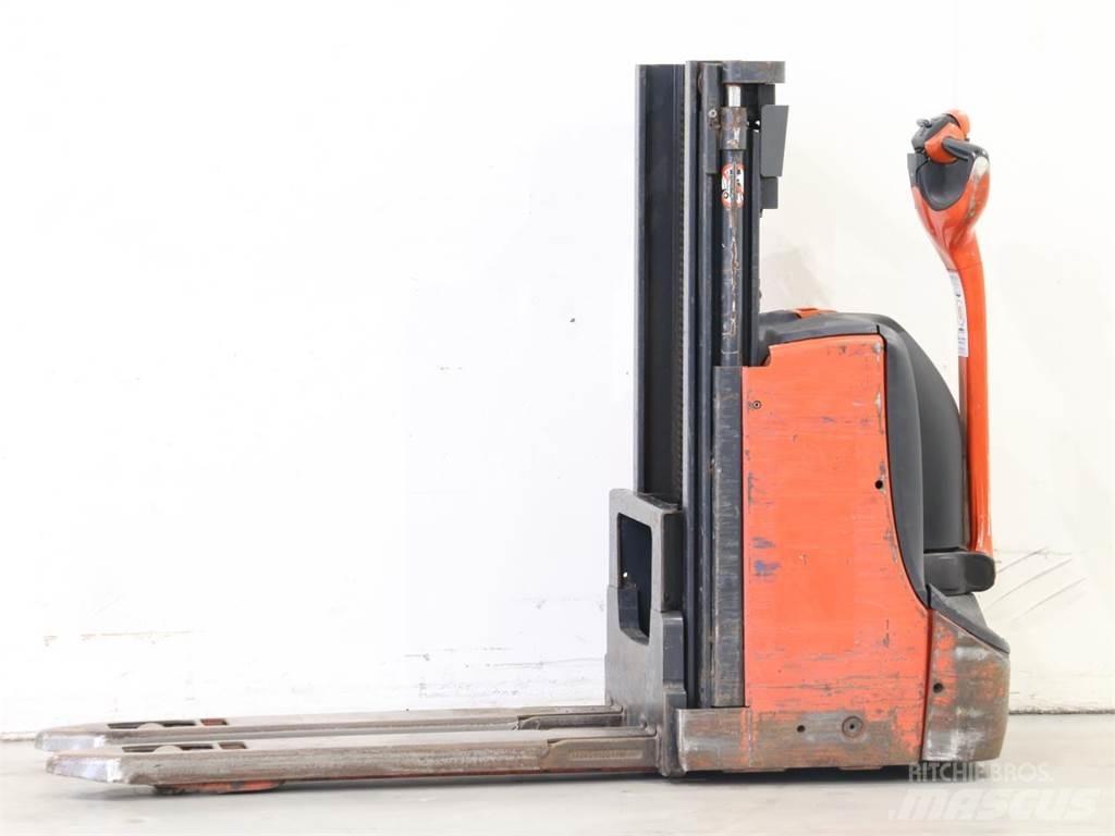 Linde D08/1160-00 行走控制式堆積機