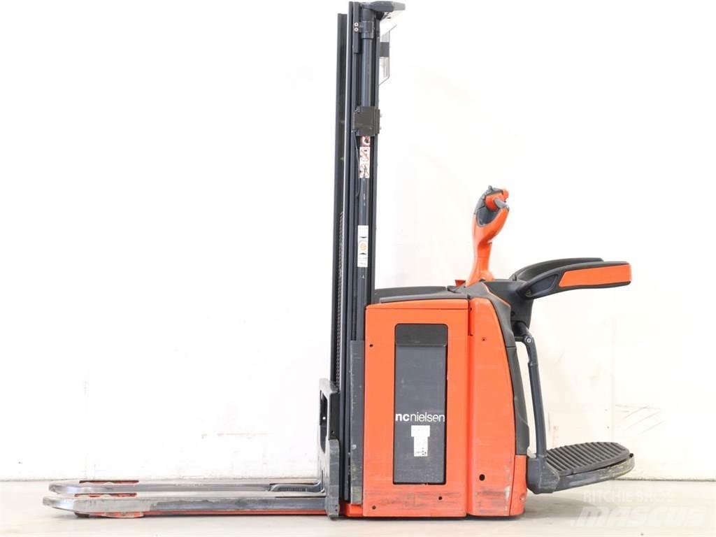 Linde D12AP/1173-01 行走控制式堆積機