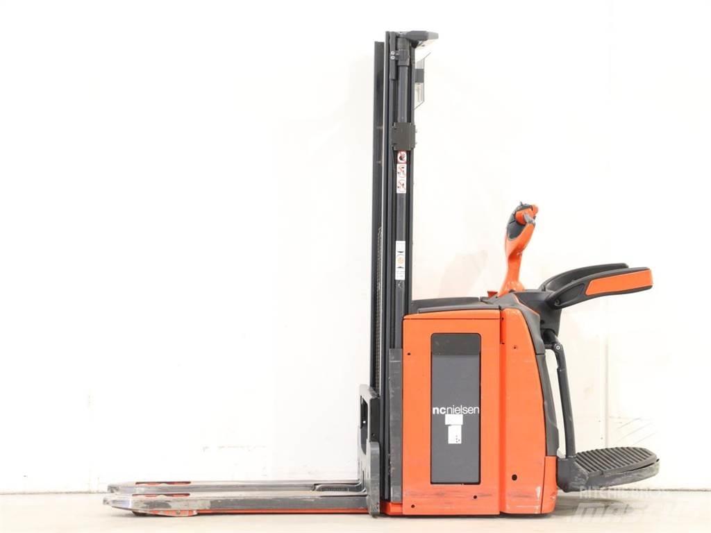 Linde D12AP/1173-01 行走控制式堆積機