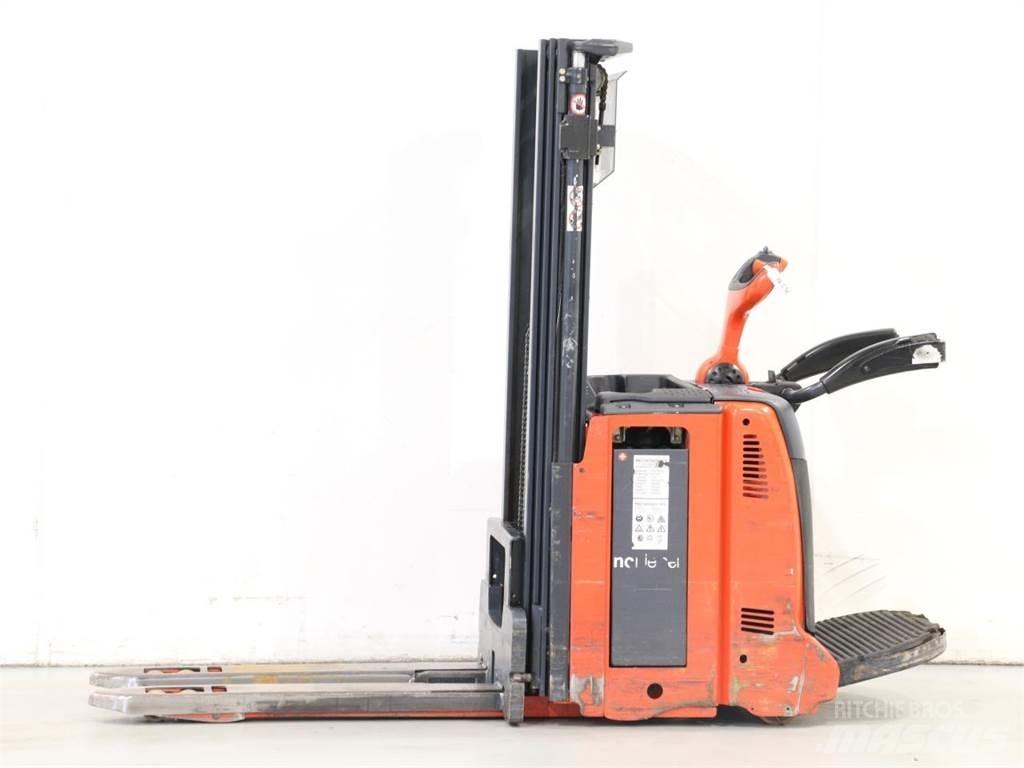 Linde D12AP/133 行走控制式堆積機
