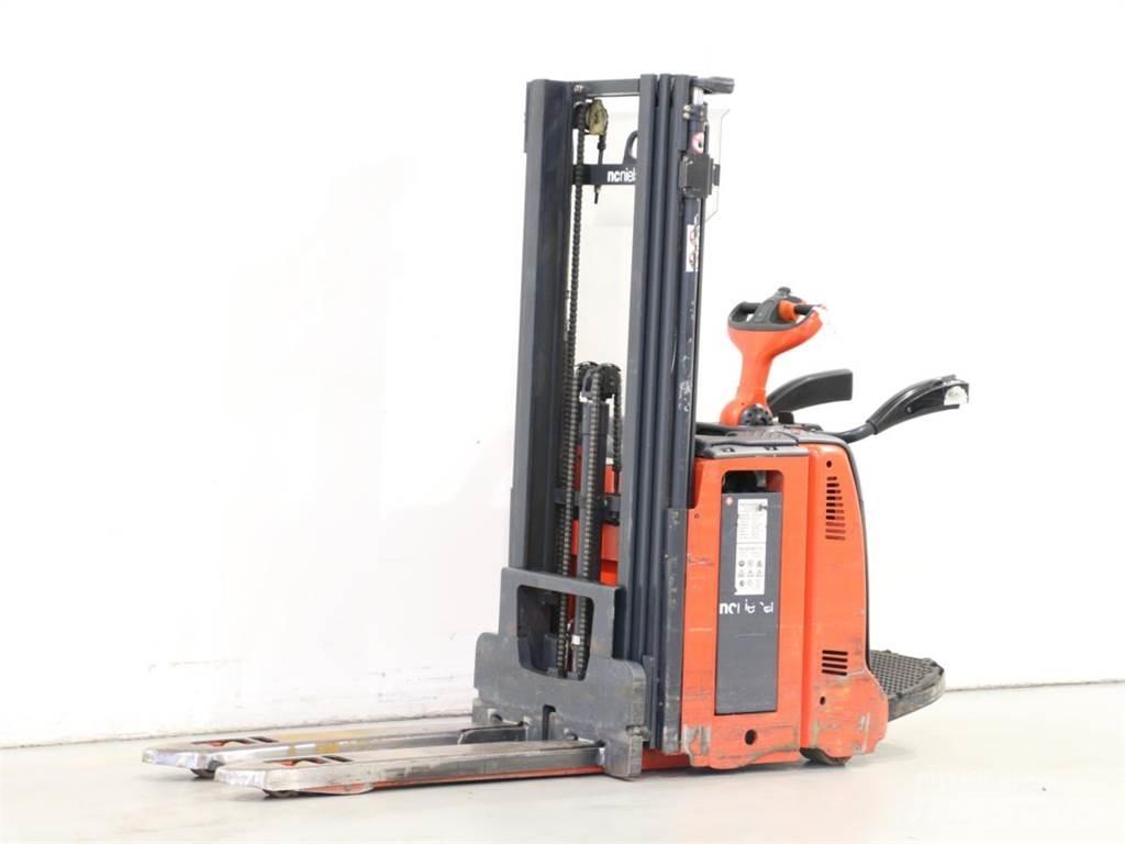 Linde D12AP/133 行走控制式堆積機