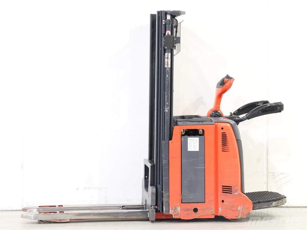 Linde D12AP/133 行走控制式堆積機