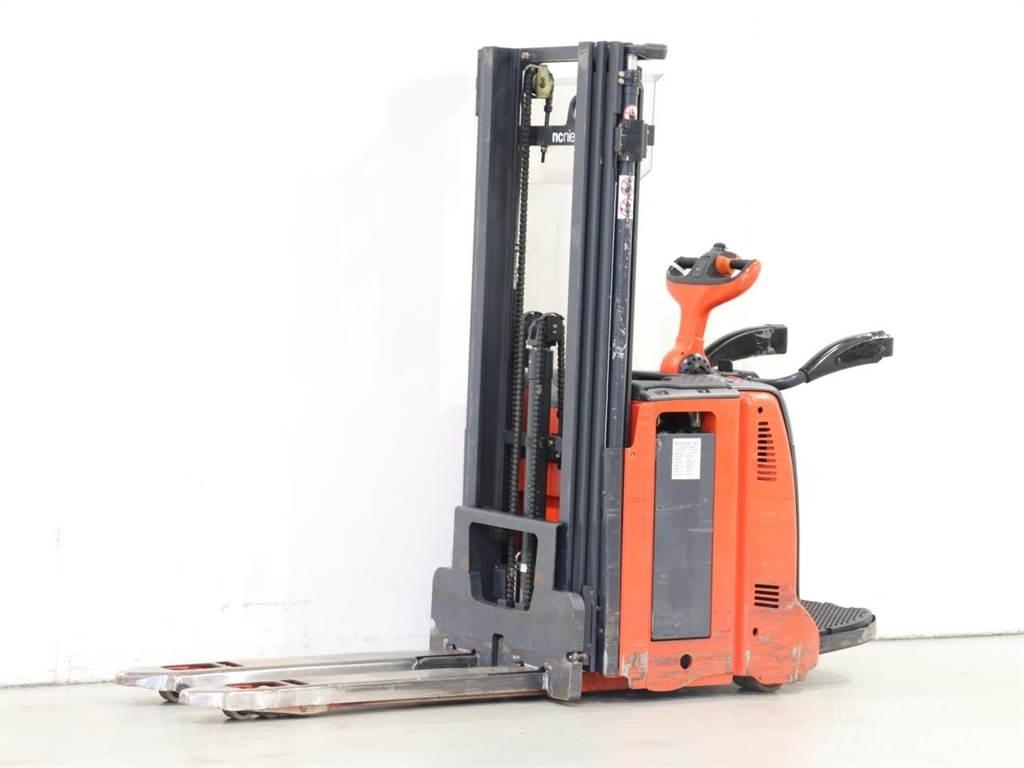 Linde D12AP/133 行走控制式堆積機