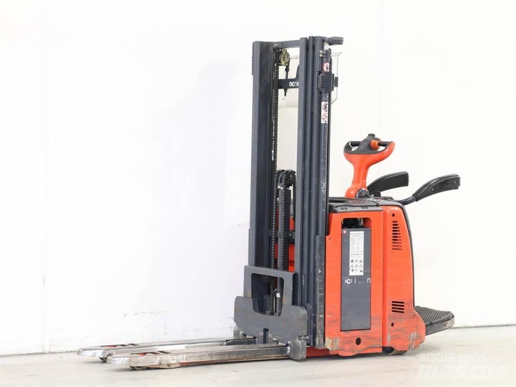 Linde D12AP/133 行走控制式堆積機