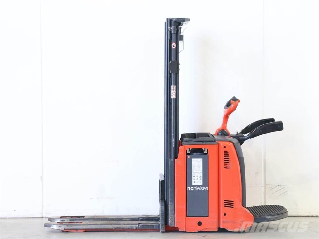 Linde D12AP/133-01 行走控制式堆積機