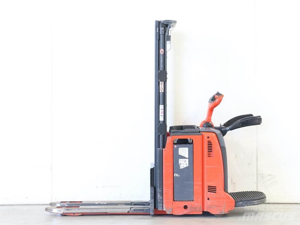 Linde D12AP/133-01 行走控制式堆積機