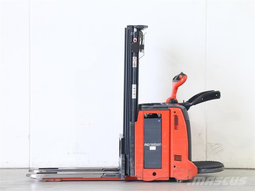 Linde D12AP/133-01 行走控制式堆積機