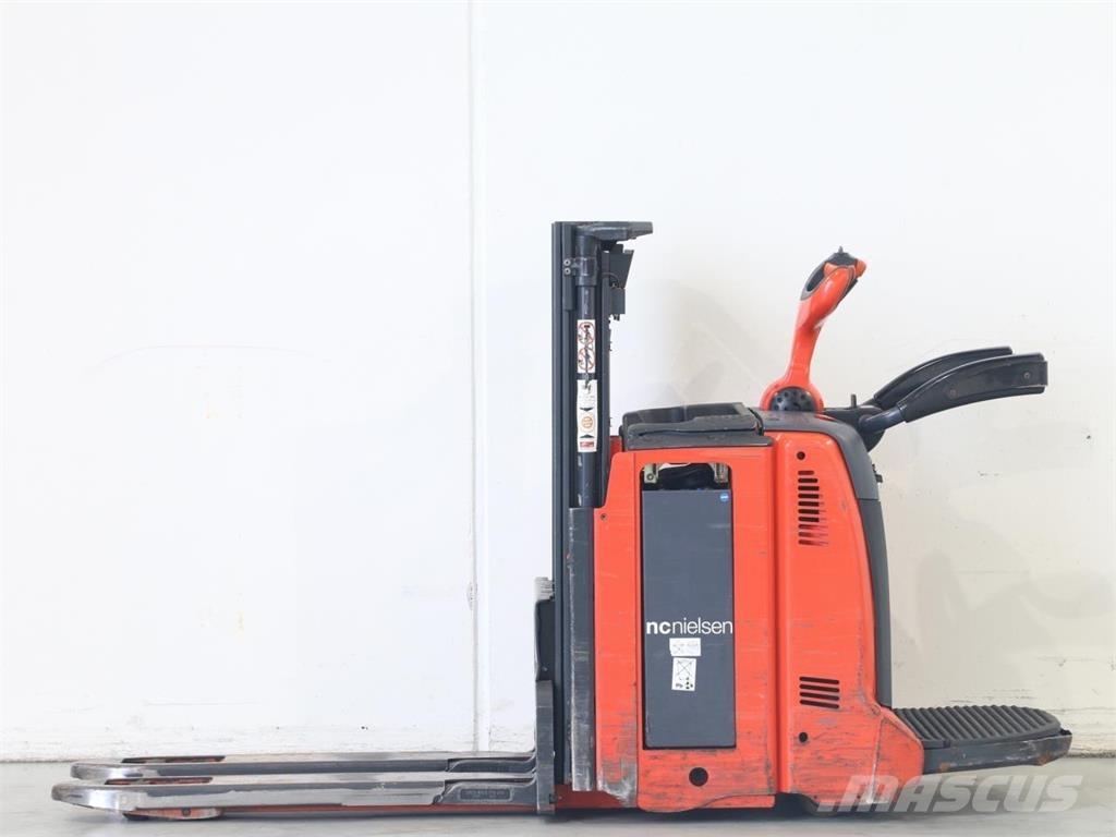 Linde D12HPAP/133-00 行走控制式堆積機