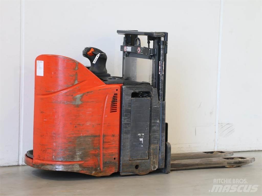 Linde D12HPSP/133 行走控制式堆積機