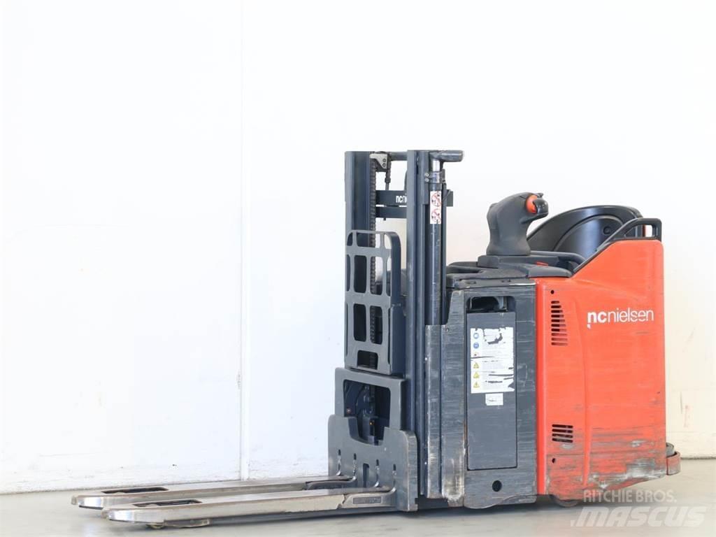 Linde D12HPSP/133 行走控制式堆積機