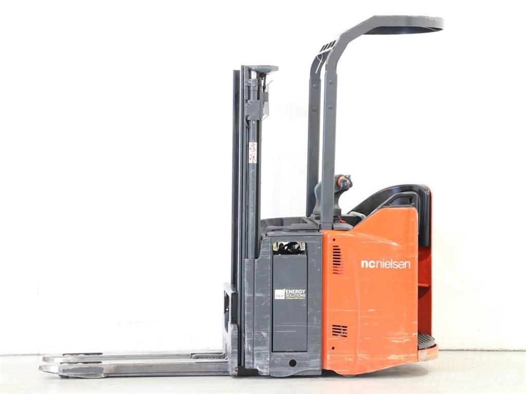 Linde D12SP/133 行走控制式堆積機