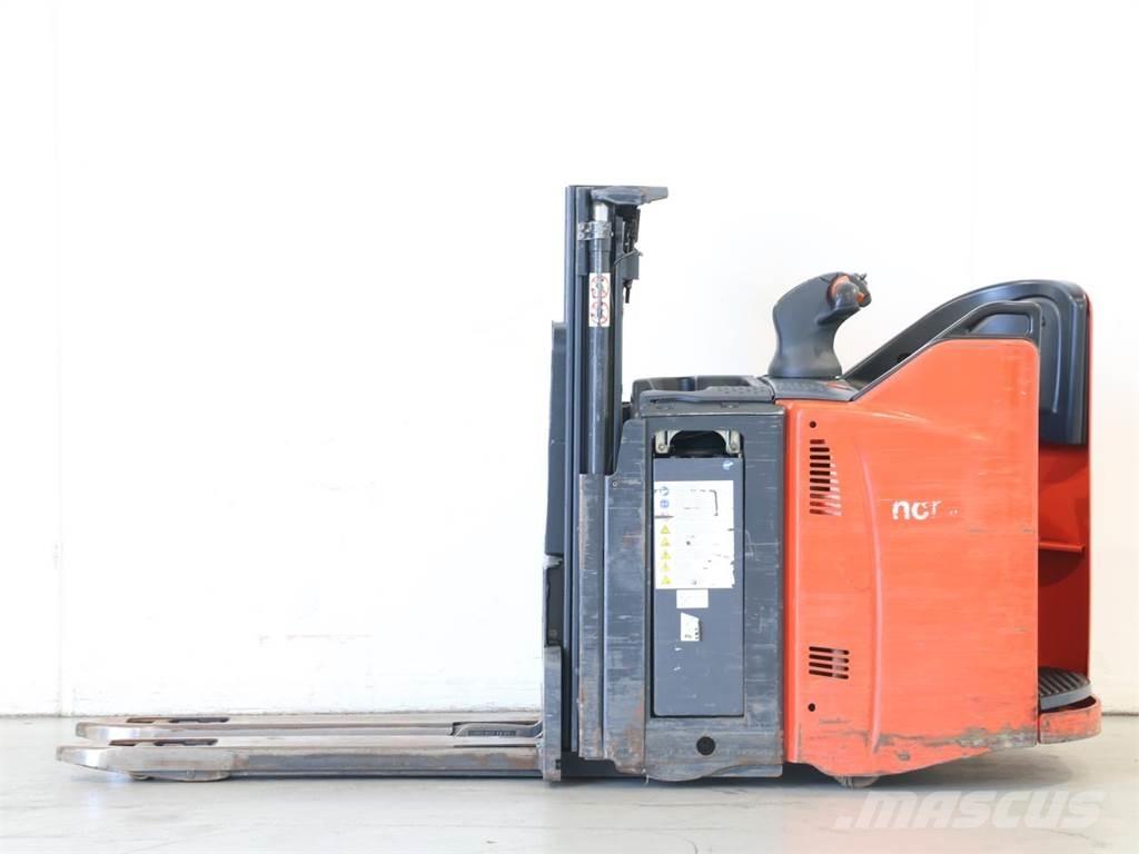 Linde D12SP/133-01 行走控制式堆積機