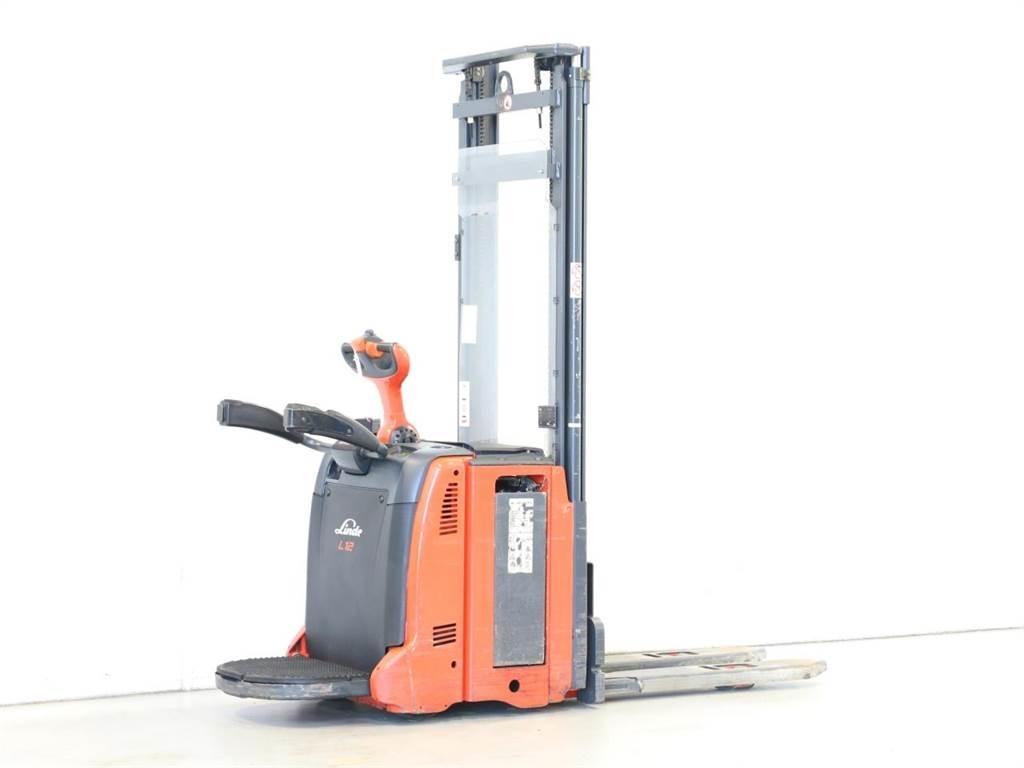Linde L12AP/133-00 行走控制式堆積機