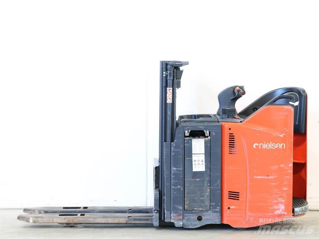 Linde L12SP/133-00 行走控制式堆積機