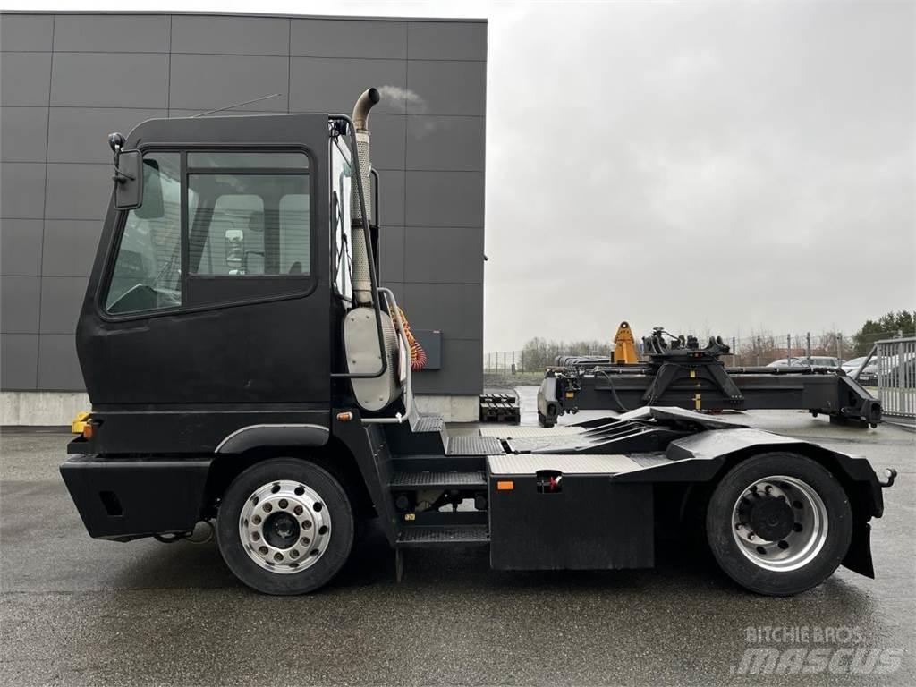 Terberg YT222 4X2 其他物料運輸工具