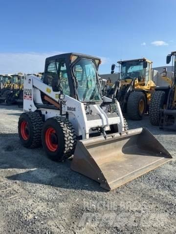 Bobcat A220 滑移轉向裝載機