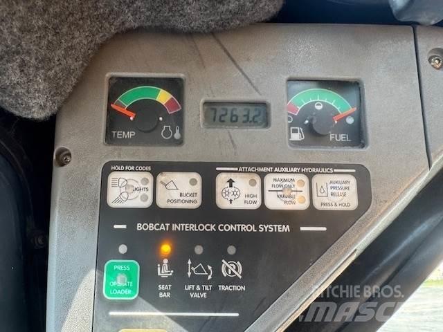 Bobcat A220 滑移轉向裝載機