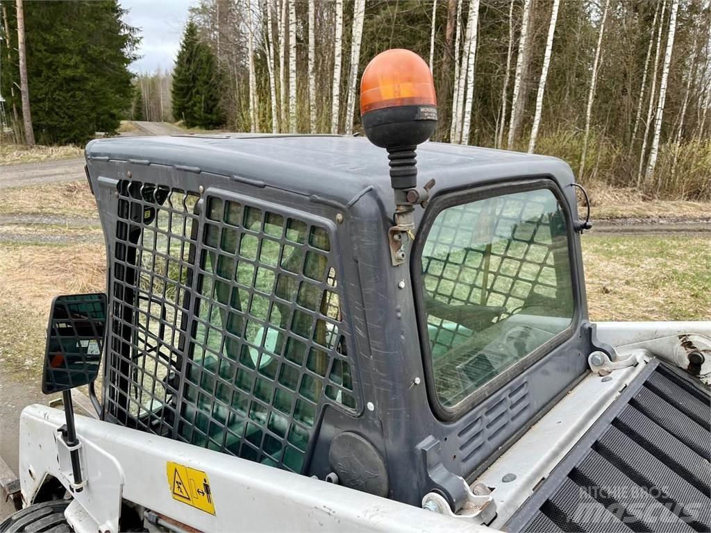 Bobcat S130 滑移轉向裝載機