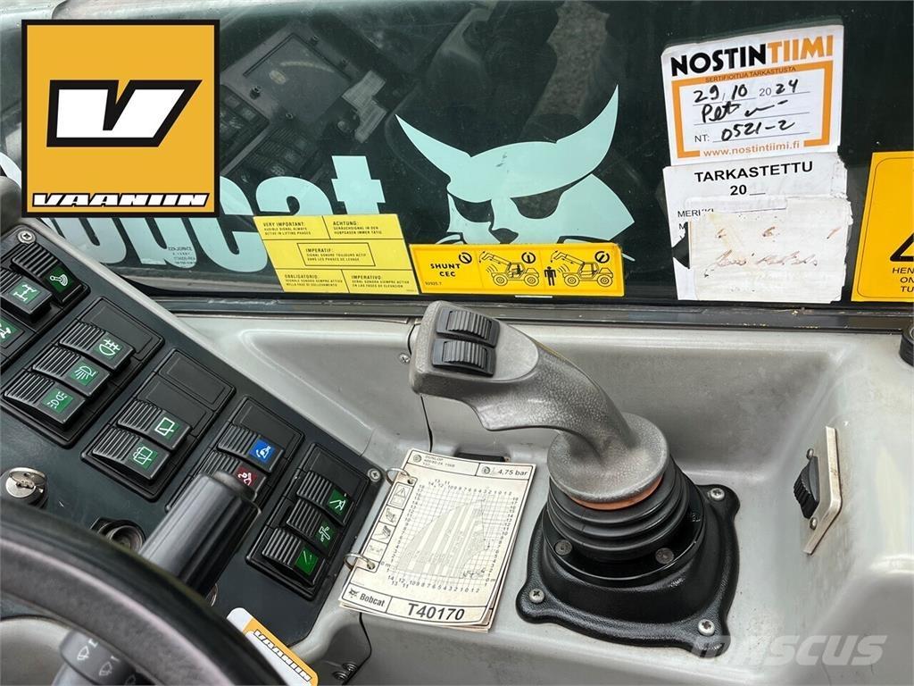 Bobcat T40170 伸縮臂操作車