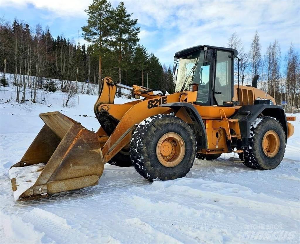 CASE 821E 輪胎式裝載機