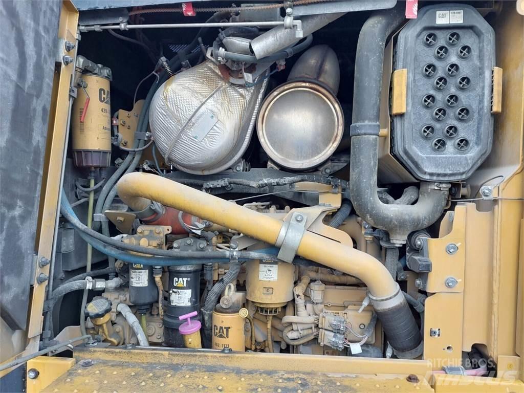 CAT 120 平土機