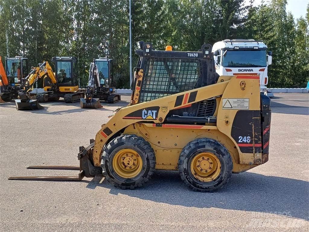 CAT 246 滑移轉向裝載機