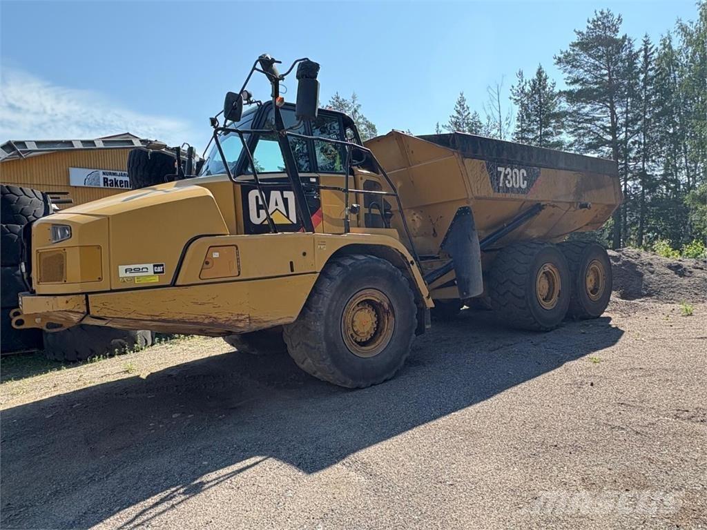 CAT 730 C 鉸接式起吊車