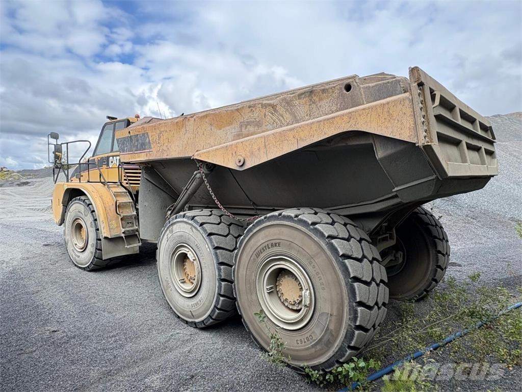 CAT 740 鉸接式起吊車