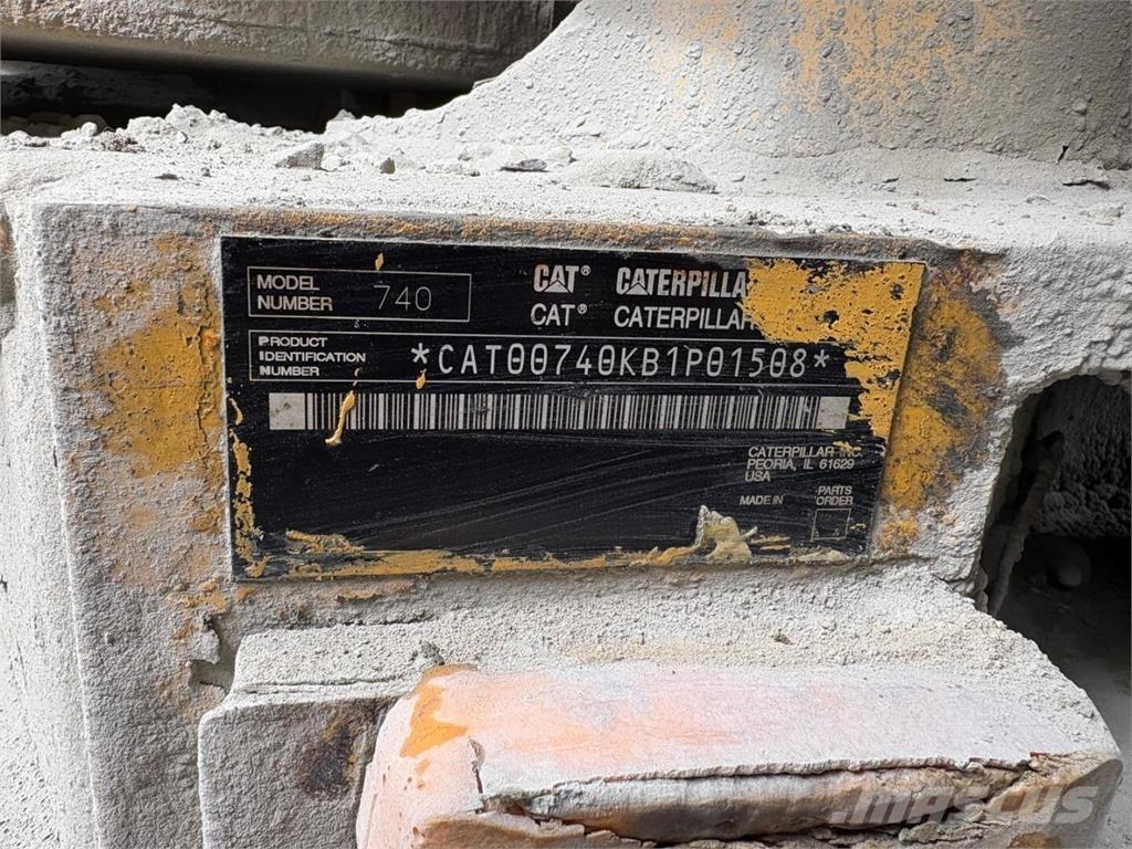 CAT 740 鉸接式起吊車