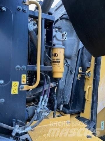 CAT 982M 輪胎式裝載機