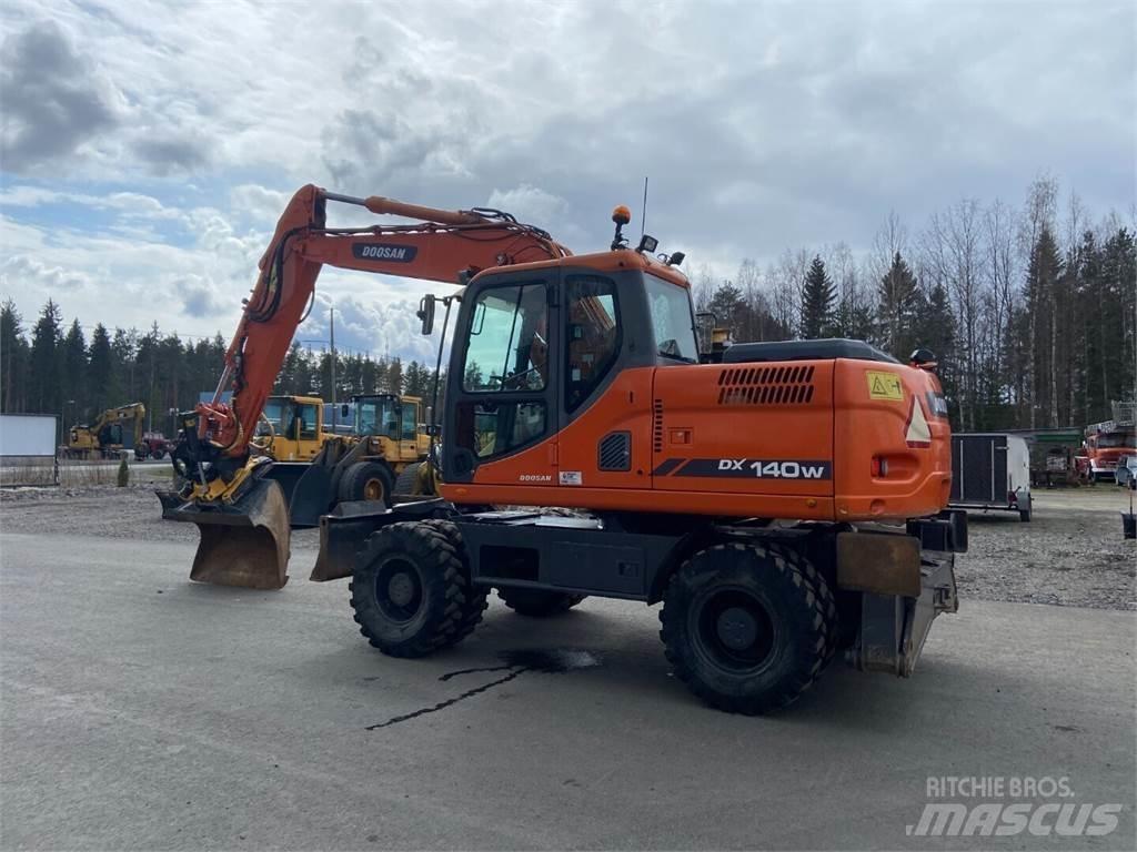 Doosan DX 140W 旋轉式挖土機/掘鑿機/挖掘機