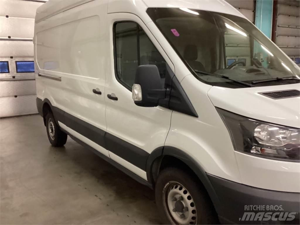 Ford Transit 廂式貨物運輸車