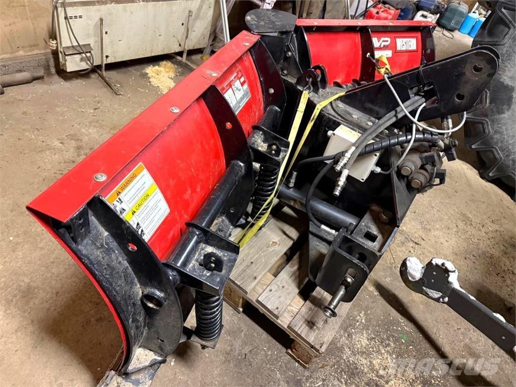 Hilltip Aura 刮雪板和犁