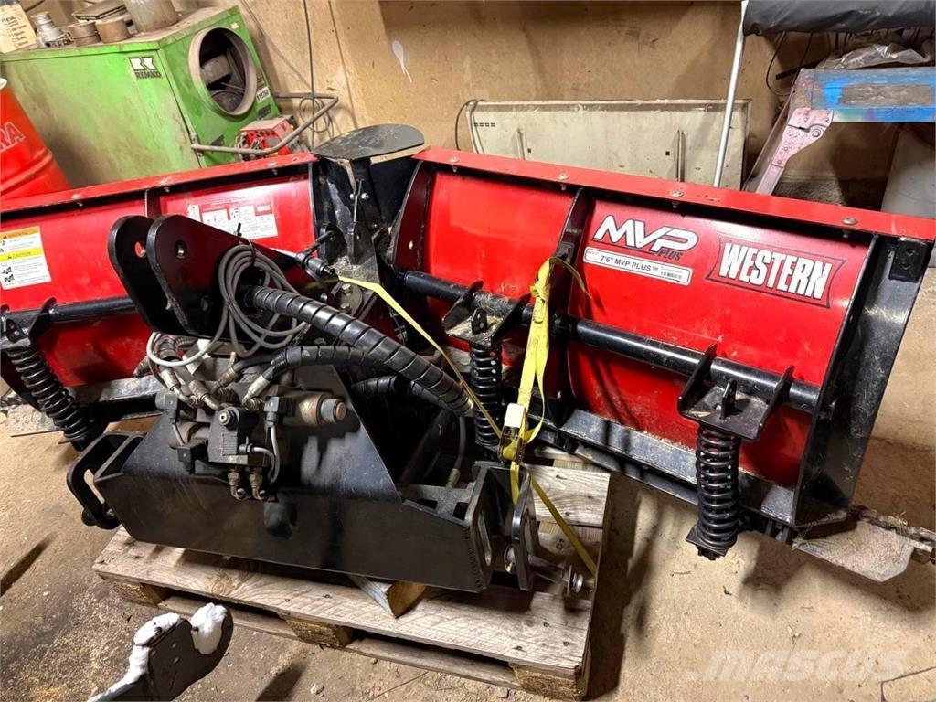 Hilltip Aura 刮雪板和犁