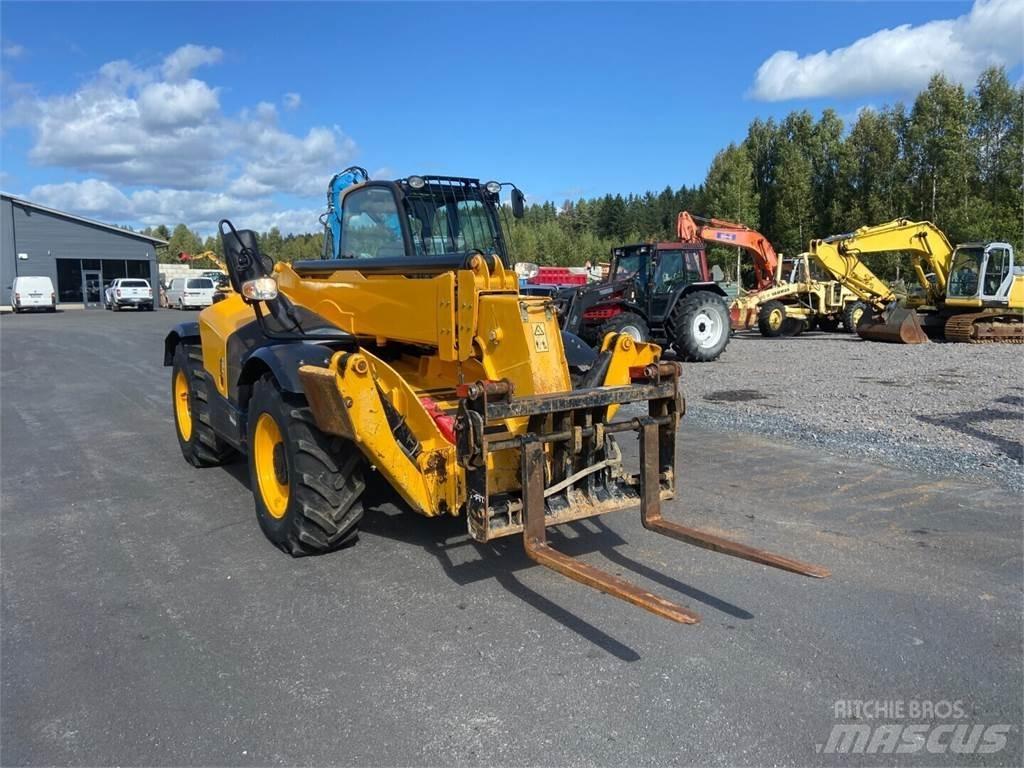JCB 535-125 伸縮臂操作車